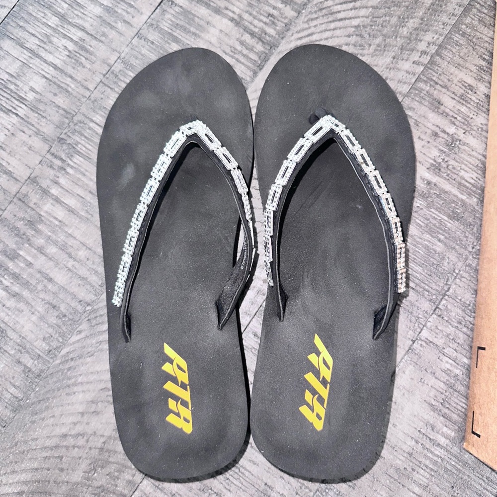Foxy flip flops